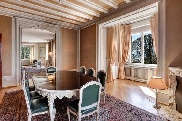Propriété d'époque et vue dominante sur la ville et le Léman 3