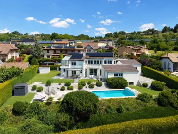 Villa individuelle de 470 m2 avec une belle vue sur le lac et les montagnes 2