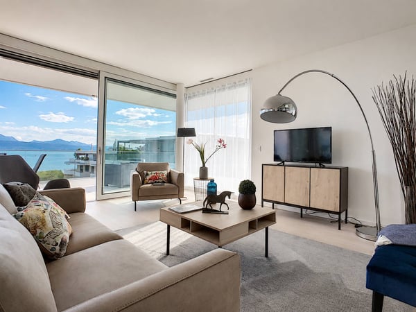 Attique contemporain avec vaste terrasse à un instant du lac 4