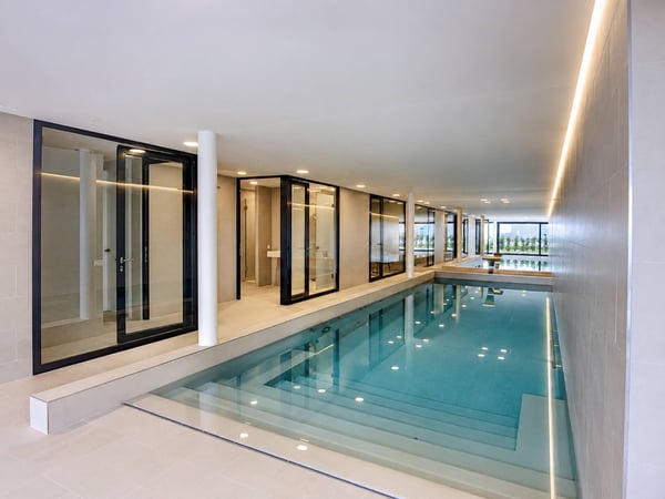 Attique contemporain avec vaste terrasse à un instant du lac 5