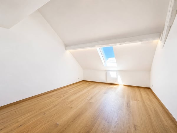 Au centre du village, attique de 153 m2 avec du cachet 12