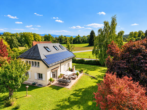 Propriété de caractère rénovée dans un parc arborisé 1