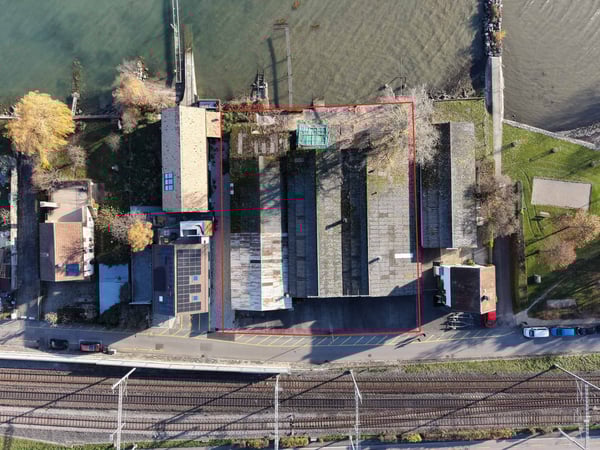 Terrain constructible au bord du lac 11