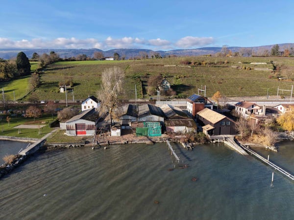 Terrain constructible au bord du lac 7