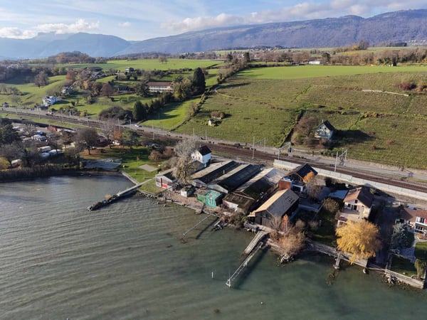 Terrain constructible au bord du lac 9