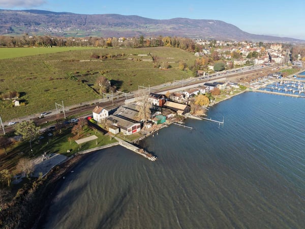 Terrain constructible au bord du lac 10