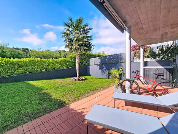 Maison contiguë de 1.5 pièces avec jardin et vignes 12