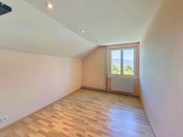 Villa individuelle avec piscine dans quartier résidentiel 6