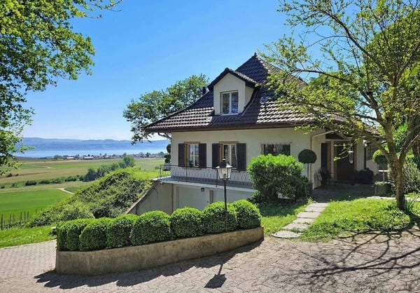 Villa de charme avec vue panoramique sur le lac de Neuchâtel 9