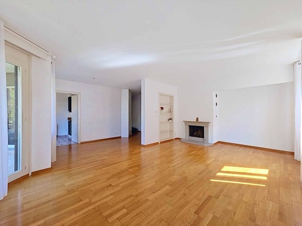 Élégant appartement familial de 4.5 pièces avec cheminée et loggia 2