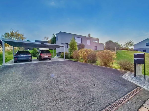 Villa unique dans un quartier résidentiel ! 2