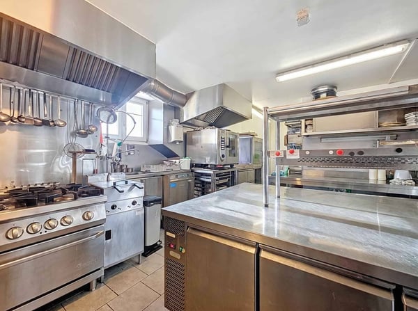 Immeuble d'habitation avec café-restaurant au coeur de la Broye 5