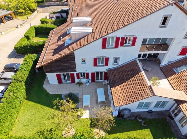 Propriété d'exception avec piscine intérieure et espace bien-être 13