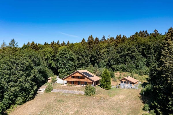Propriété dexception - Deux chalets indépendants 2