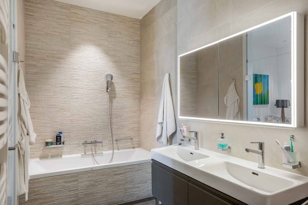 PIEDS DANS L'EAU ! SPACIEUX APPARTEMENT PROCHE DE TOUTES LES COMMODITÉS. 12