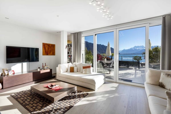 PIEDS DANS L'EAU ! SPACIEUX APPARTEMENT PROCHE DE TOUTES LES COMMODITÉS. 1