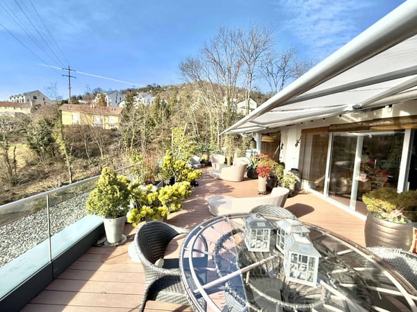 Magnifique attique en duplex avec vue imprenable sur le lac 11