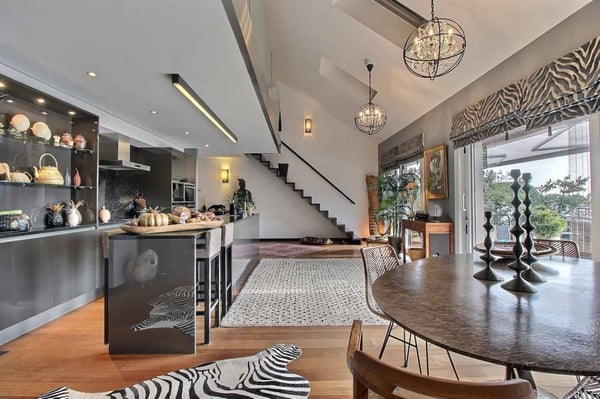 Magnifique attique en duplex avec vue imprenable sur le lac 6