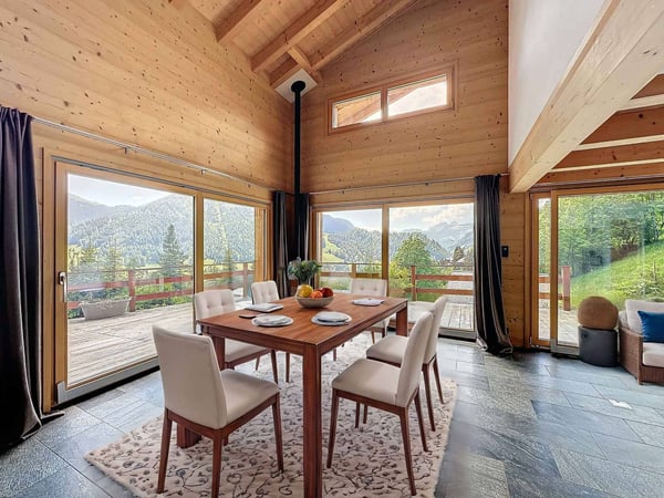 Magnifique chalet de 2.5 pièces avec vue imprenable sur les montagnes 2