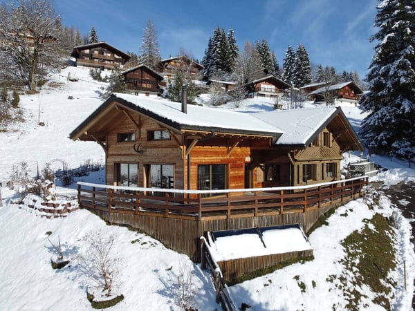 Magnifique chalet de 2.5 pièces avec vue imprenable sur les montagnes 1