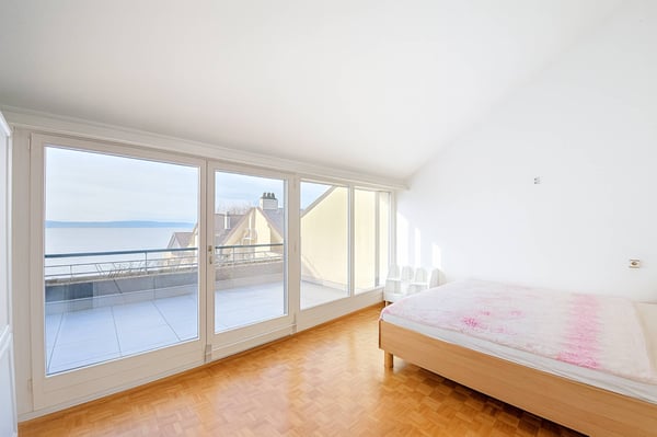 Grand duplex de 3.5 pièces avec vue imprenable sur le lac et les montagnes 7