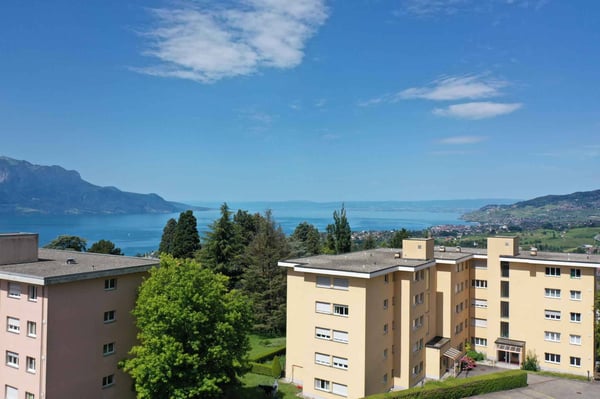 Au dernier étage, appartement de 3.5 pièces avec vue lac 1