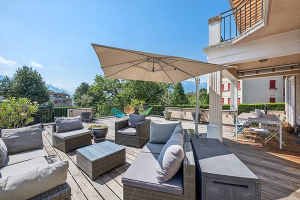Villa de maître 18 pièces avec appartement indépendant, vue lac et montagnes 3
