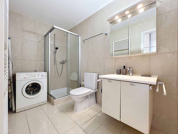 Appartement de 5.5 pièces avec terrasse, jardin et vue lac 7