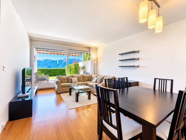 Appartement de 5.5 pièces avec terrasse, jardin et vue lac 2
