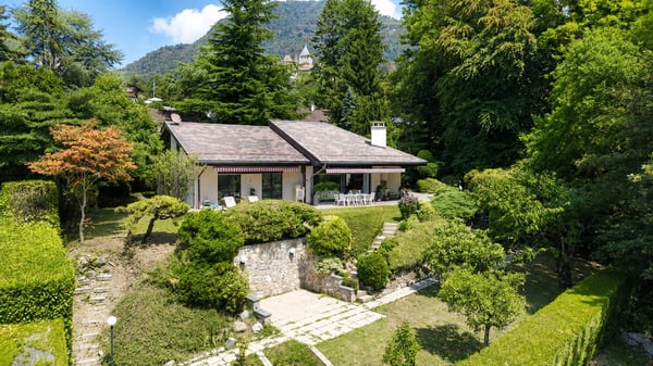 Villa exceptionnelle avec vue sur le lac et les Alpes dans un cadre préservé 2