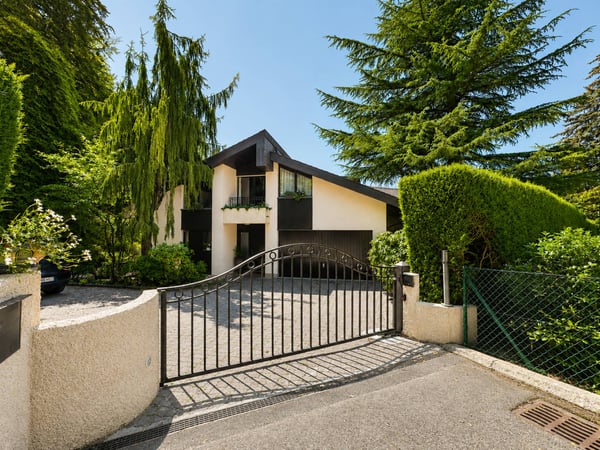 Villa exceptionnelle avec vue sur le lac et les Alpes dans un cadre préservé 13
