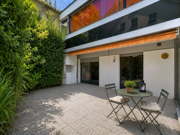 Charmant 2.5 pièces avec grande terrasse et vue sur le lac 11
