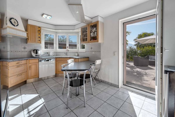 Magnifique villa familiale avec piscine et vue lac 7