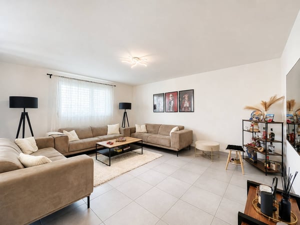 Spacieux appartement de 4,5 pièces avec vue sur les montagnes 2