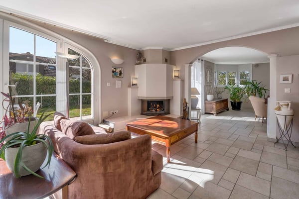 Magnifique villa familiale avec piscine et vue lac 2