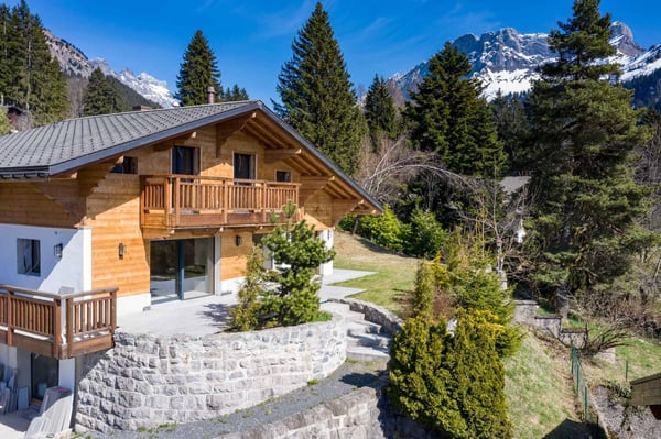 Chalet dexception avec vue panoramique sur les Dents du Midi