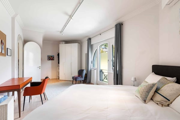 Unique Propriété de 5.5 pièces avec vue panoramique et piscine 9