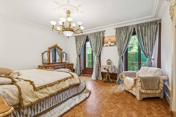 Prestigieux appartement de 6 pièces avec studio indépendant au sein d'un domaine d'exception 9