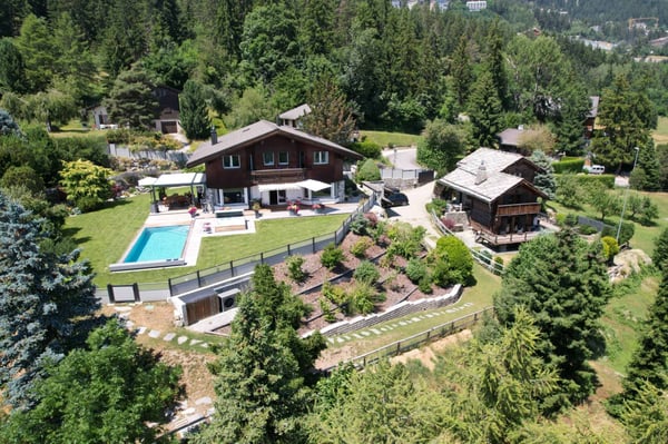 MAGNIFIQUE PROPRIÉTÉ AVEC DÉPENDANCE (MAZOT) ET PISCINE EXTERIEURE 1