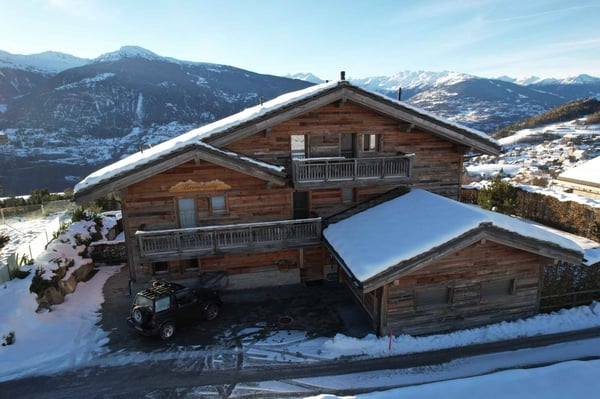 Magnifique chalet en vieux bois avec vue panoramique 3