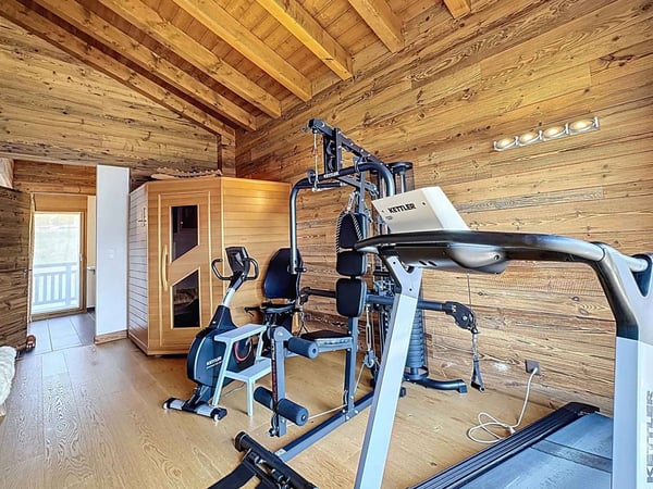 Magnifique chalet en vieux bois avec vue panoramique 12