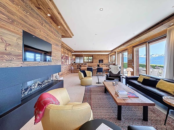 Magnifique chalet en vieux bois avec vue panoramique 4