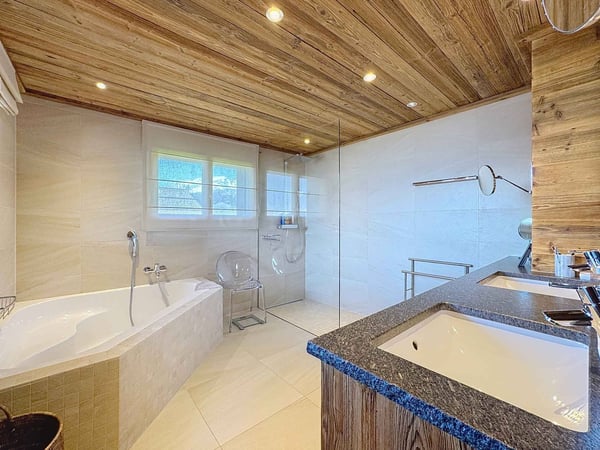 Magnifique chalet en vieux bois avec vue panoramique 8