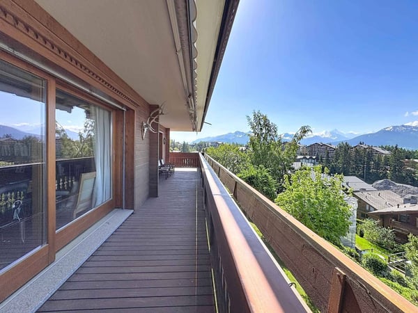 SPLENDIDE APPARTEMENT DE 5.5 PCES AVEC VUE PANORAMIQUE SUR LES ALPES À DEUX PAS DU CENTRE 2