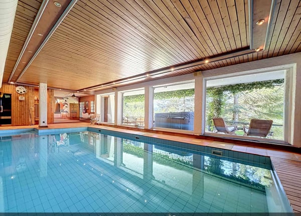 Magnifique chalet avec piscine et spa, à l'abri des regards 2