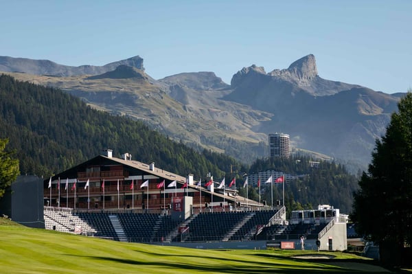 Situation exceptionnelle - 4.5 pièces AVEC VUE IMPRENABLE SUR LE GOLF ET STUDIO INDÉPENDANT 12