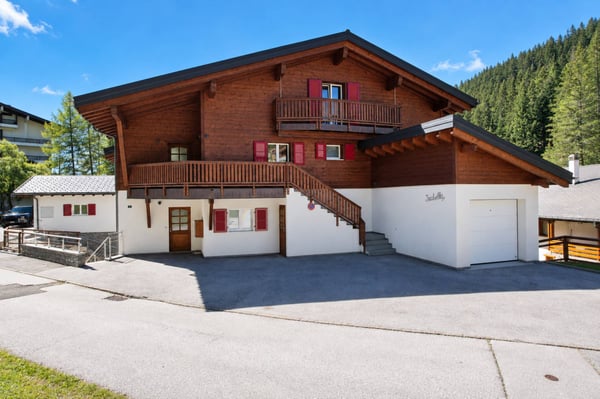 CHALET DE 15,5 PIÈCES COMPOSÉ DE TROIS APPARTEMENTS INDÉPENDANTS 2