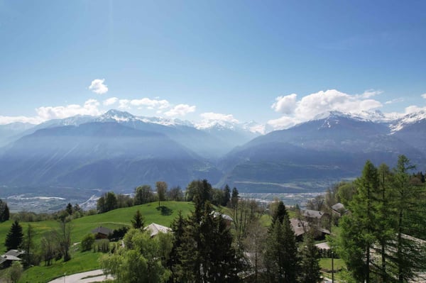 RARE - MAGNIFIQUE CHALET DE 5 CHAMBRES AVEC VUE PANORAMIQUE 2