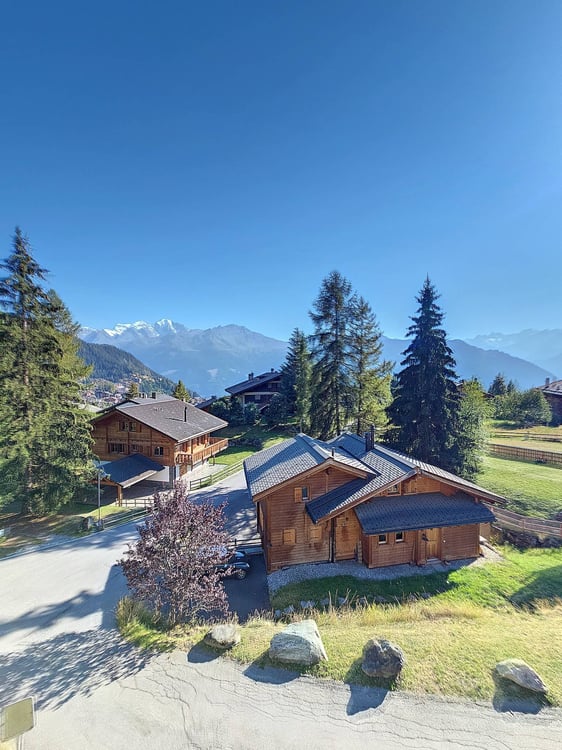 Magnifique Duplex | 4 Chambres Entièrement Rénové à Verbier! 2