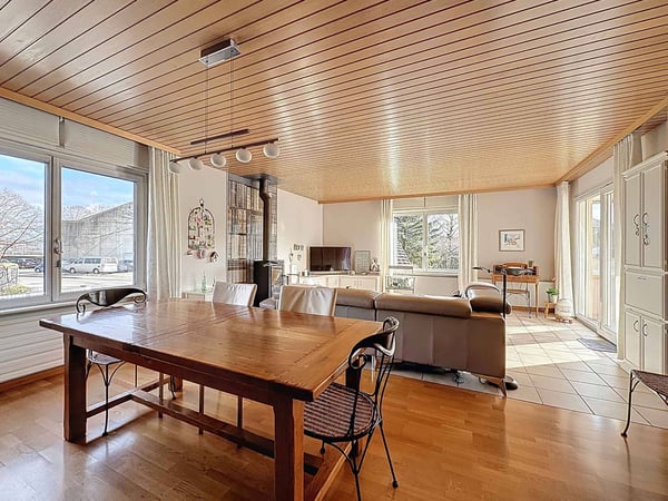 Maison familiale avec piscine et espaces extérieurs 2